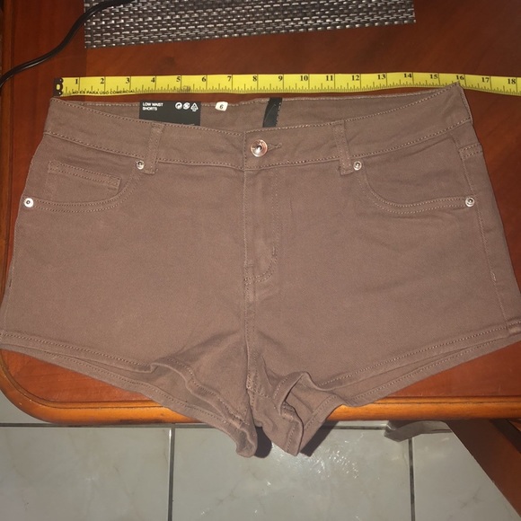 NWT H&M divided fitted shorts low waist fly zip size 10 color light brown - Picture 10 of 14
